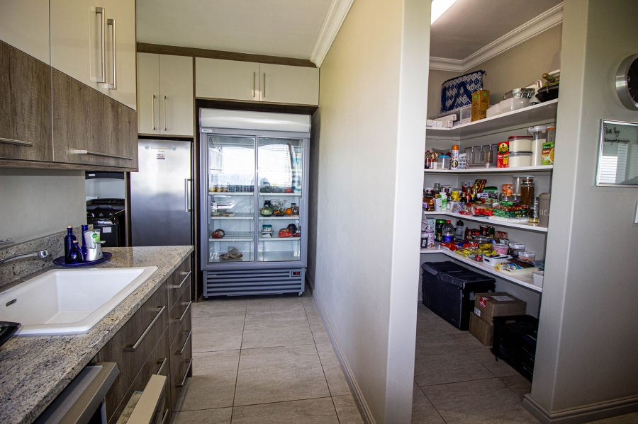 6 Bedroom Property for Sale in Kleinbaai Western Cape